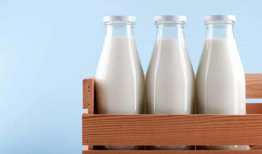 Как отличить молоко. Молоко козье Soya. В чем отличие козьего молока от коровьего. Фото розовое молоко от чего может коровье.