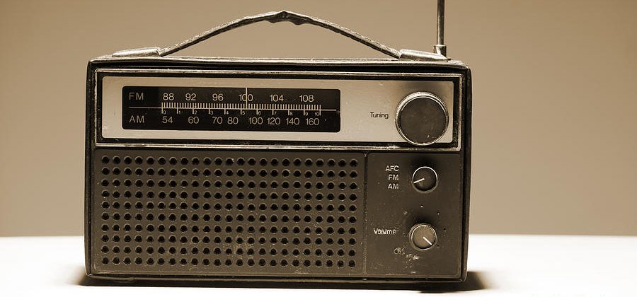 Топ‑10 самых популярных радиостанций на FM‑24: что слушают тысячи пользователей каждый день