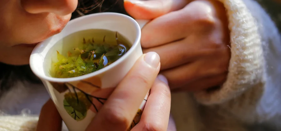 Польза травяного чая для женской красоты: миф или правда?