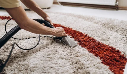 Ручная чистка ковров: бережный уход и обновление домашнего уюта