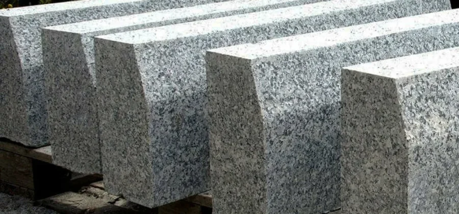 Бордюрный гранитный камень: прочные и эстетичные решения для благоустройства