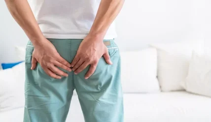 Как сидячая работа и низкая активность повышают риск геморроя