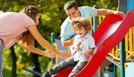 Поход с ребенком в парк развлечений: радость, смех и незабываемые впечатления