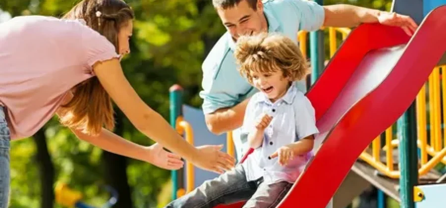 Поход с ребенком в парк развлечений: радость, смех и незабываемые впечатления
