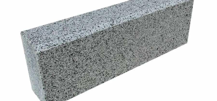 Гранитный бортовой камень: эстетика и функциональность в ландшафтном дизайне