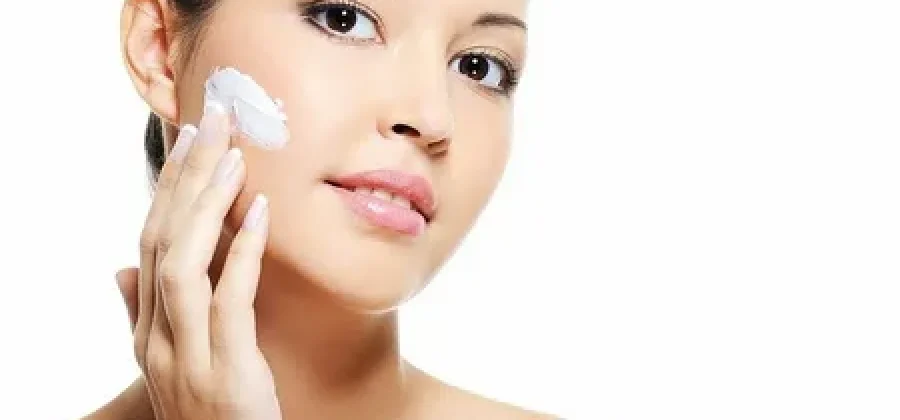 Использование профессиональной косметики по уходу за лицом