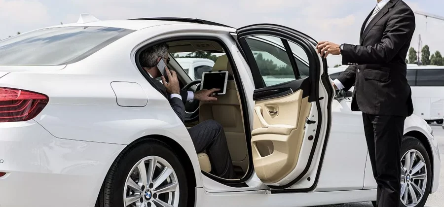 Аренда транспорта с водителем: комфорт, безопасность и удобство для любых поездок