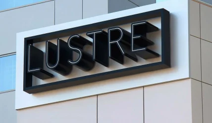 Внешний образ бизнеса: как правильно выбрать наружную вывеску