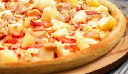 Пицца с ананасом — вкусная классика